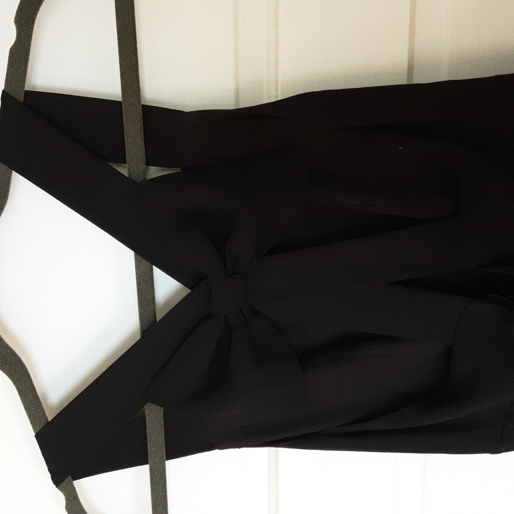 Little black dress with bow in back